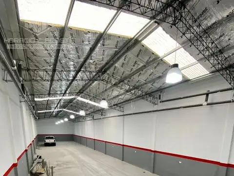 GALPON CON OFICINA - VILLA LYNCH - 387 M2