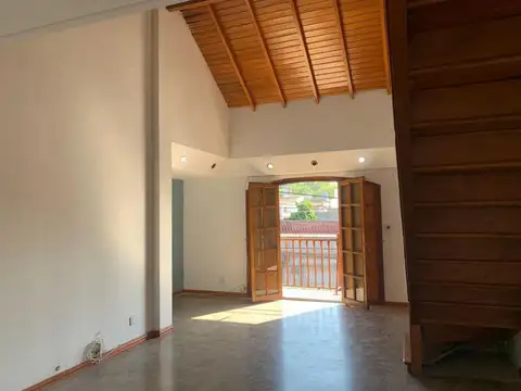 Depto Tipo Casa en Alquiler de 4 ambientes