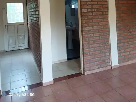 Casa 4 ambientes con 2 baños