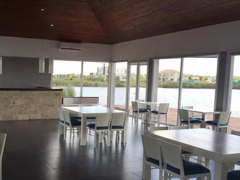 Áreas comunes piscina, club-house, juegos en El Canton - Barrio Puerto