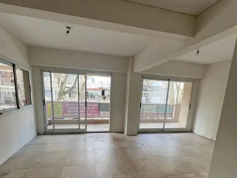 Depto. a ESTRENAR, 3 amb. con balcón y patio, gran Liv/com y Coc/com.