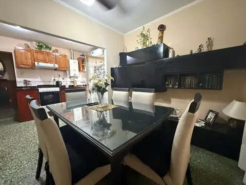 VENTA CASA 4 AMB CON COCHERA POSIBIBLE 2 PROPIEDAD