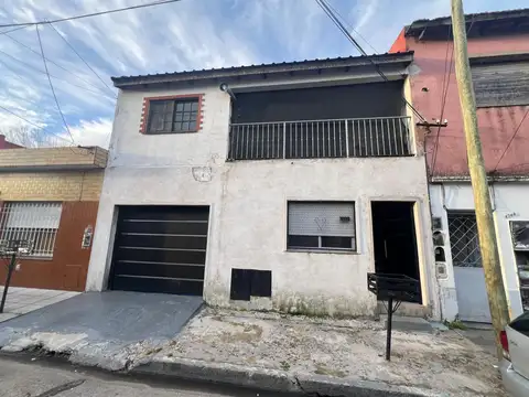 Venta casa a refaccionar en Villa Dominico