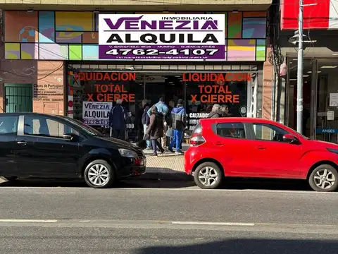Excelente Local en pleno centro comercial Multiplos usos
