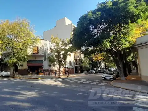 PH 6 ambientes en 1° piso con dos cocheras en venta en Caballito