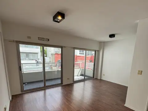 1 1/2 ambientes en la mejor zona de Caballito, sobre Pedro Goyena ,  un lujo !