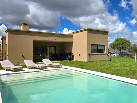 VENTA CASA 4 AMBIENTES SAN RAMIRO PILAR DEL ESTE
