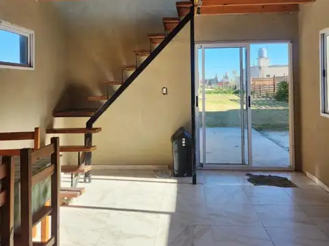 Casa con pileta en lote 10x38 - Barrio Los Tilos