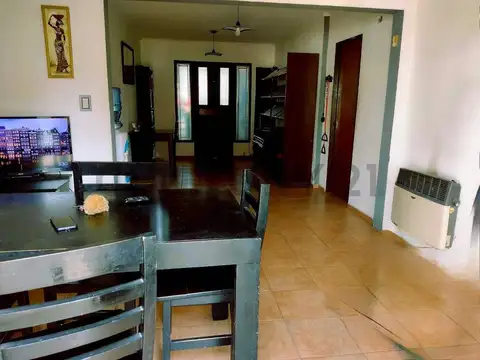 Casa 2 ambientes con 1 baño