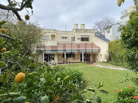 Casa 5 ambientes sobre lote de 443 m2 en Barrio Vicente López