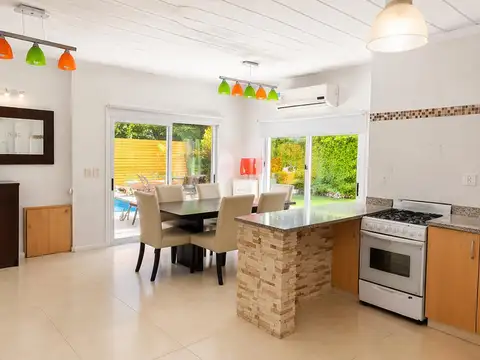 Casa 4 ambientes con 1 baño