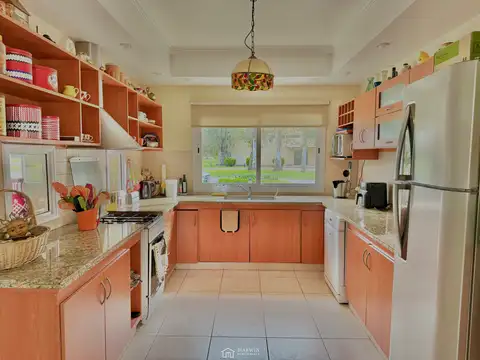 Casa 4 ambientes con 3 baños