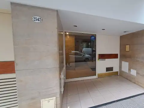 Departamento de 2 ambientes RECICLADO - 1er PISO c/2patios