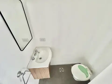 Exelente Triplex en Alquiler de 3 ambientes con parrilla y cochera en OLIVOS