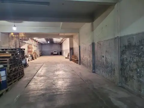 Alquiler de Galpón/ Depósito Vivienda/Oficinas en Mataderos