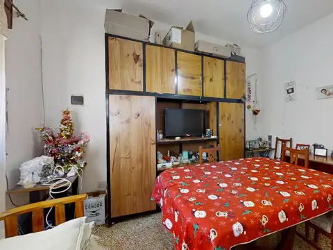 Terreno en venta en Martinez, con 2 casas a refaccionar 3 y 4 amb con patio y jardín