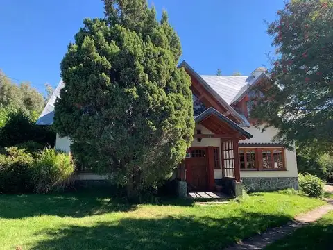 Jardin Botanico, solida casa 3 dormitorios  + 2 deptos