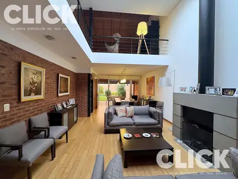 Venta - Casa 6 Ambientes - Jardín - Pileta - Garage cub/desc - Quincho - Parrilla - Villa Crespo