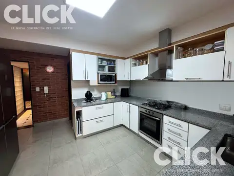 Casa 6 ambientes con 4 baños