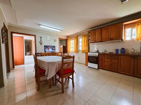 Casa 5 ambientes con 2 baños