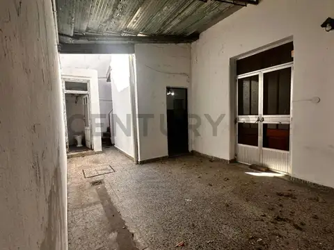 Crisologo Larralde 100, Piso 0