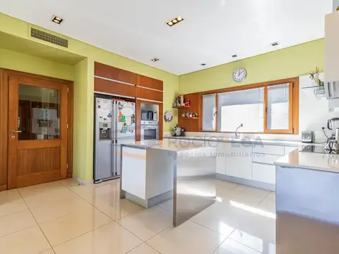 Casa 10 ambientes con 10 baños