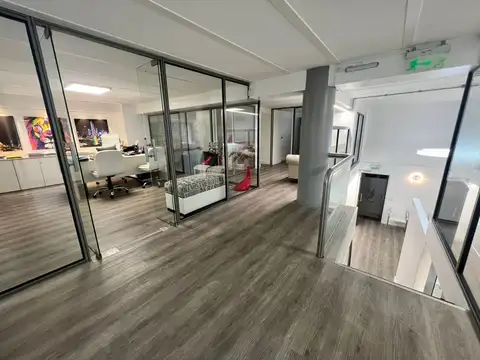 Oficina 8 ambientes con 2 baños