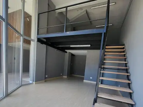 Moderno local comercial a la venta con acceso peatonal en Colegiales - Distinguida ubicación