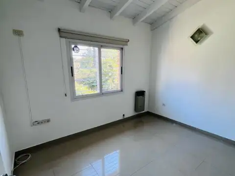 Depto Tipo Casa en Alquiler con 1 cocheras