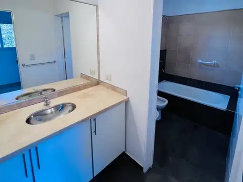 Depto Tipo Casa en Alquiler con 1 cocheras