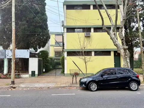DEPTO 3 AMBIENTES CON COCHERA - CERCA DE AVENIDA 