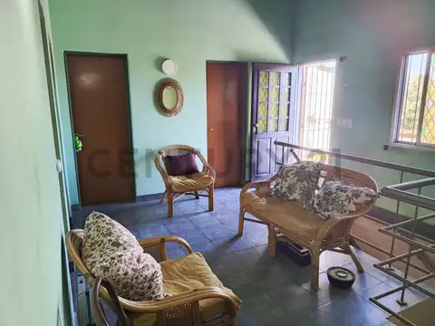 Casa 8 ambientes con 3 baños