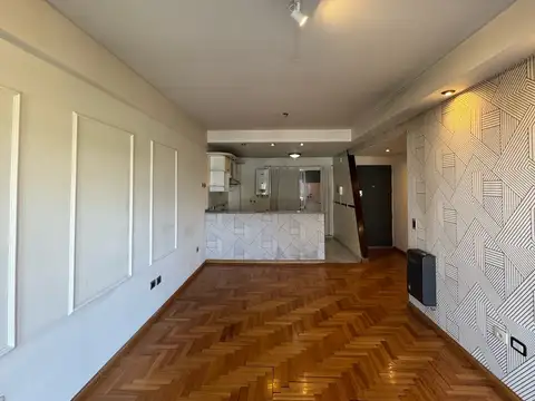 Semipiso al frente, 3 ambientes con balcon, en venta en Villa Devoto