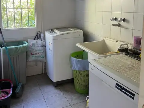 Casa en Alquiler con 2 cocheras