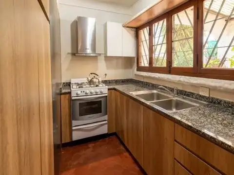 Casa 5 ambientes con 4 baños