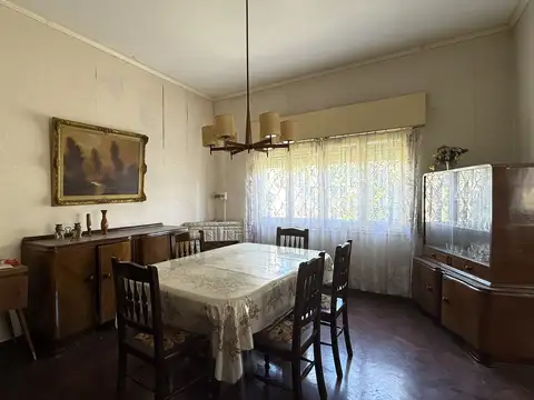 Casa en Venta con 3 cocheras