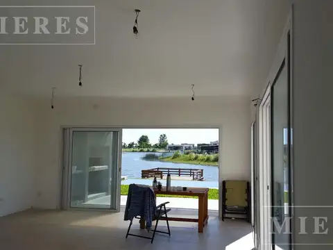 Casa 5 ambientes con 4 baños