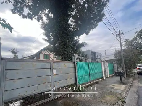 Casa en Venta con 4 cocheras