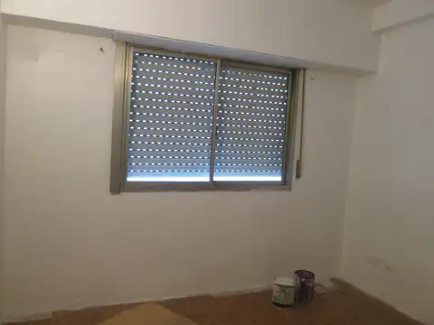 2 amb. con patio 2do. piso por escalera - expensas: $ 140.000.-