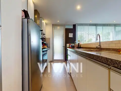 Casa en Venta con 2 cocheras