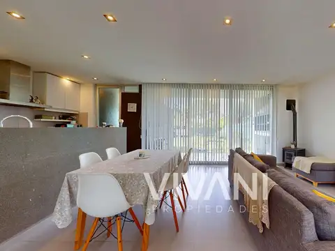 Casa 4 ambientes con 2 baños