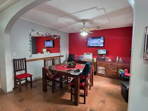 Casa 6 ambientes con 4 baños