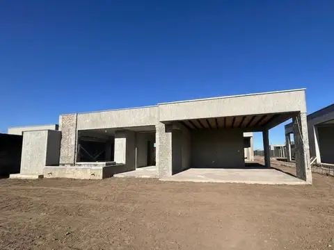 Casa 6 ambientes con 2 baños
