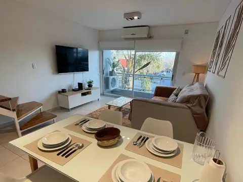 Casa en Alquiler con 1 cochera