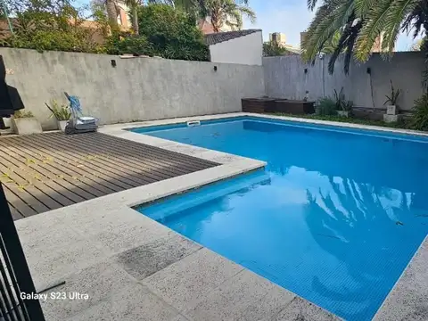 Casa en Venta con 3 cocheras