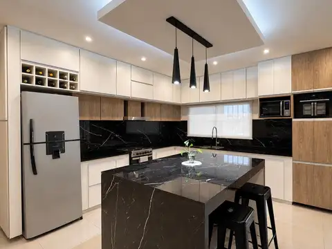 Casa 4 ambientes con 2 baños