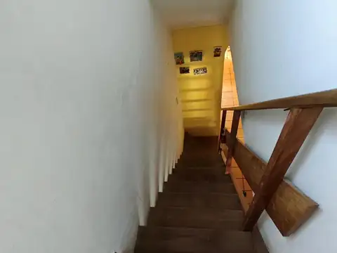 Casa 6 ambientes con 2 baños