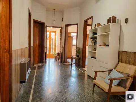 CASA VENTA 4 AMBIENTES EN HAEDO 3 CUADRA ESTACION
