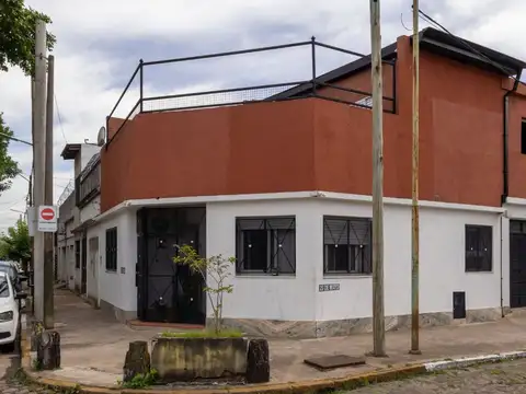 VENTA CASA CINCO AMBIENTES COCHERA TERRAZA