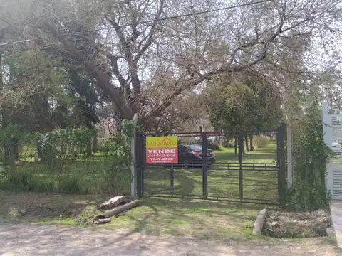 Casa 3 ambientes sobre lote de 1880 m2. ubicada a 100 mts Ruta Nac. 3.-